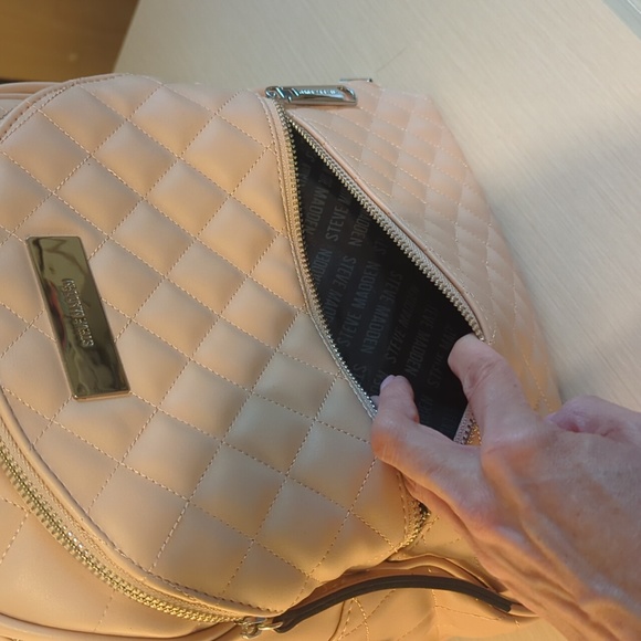 Blush pink quilted Steve Madden backpack 2 outside pockets, 3 inside, like new - Picture 7 of 11